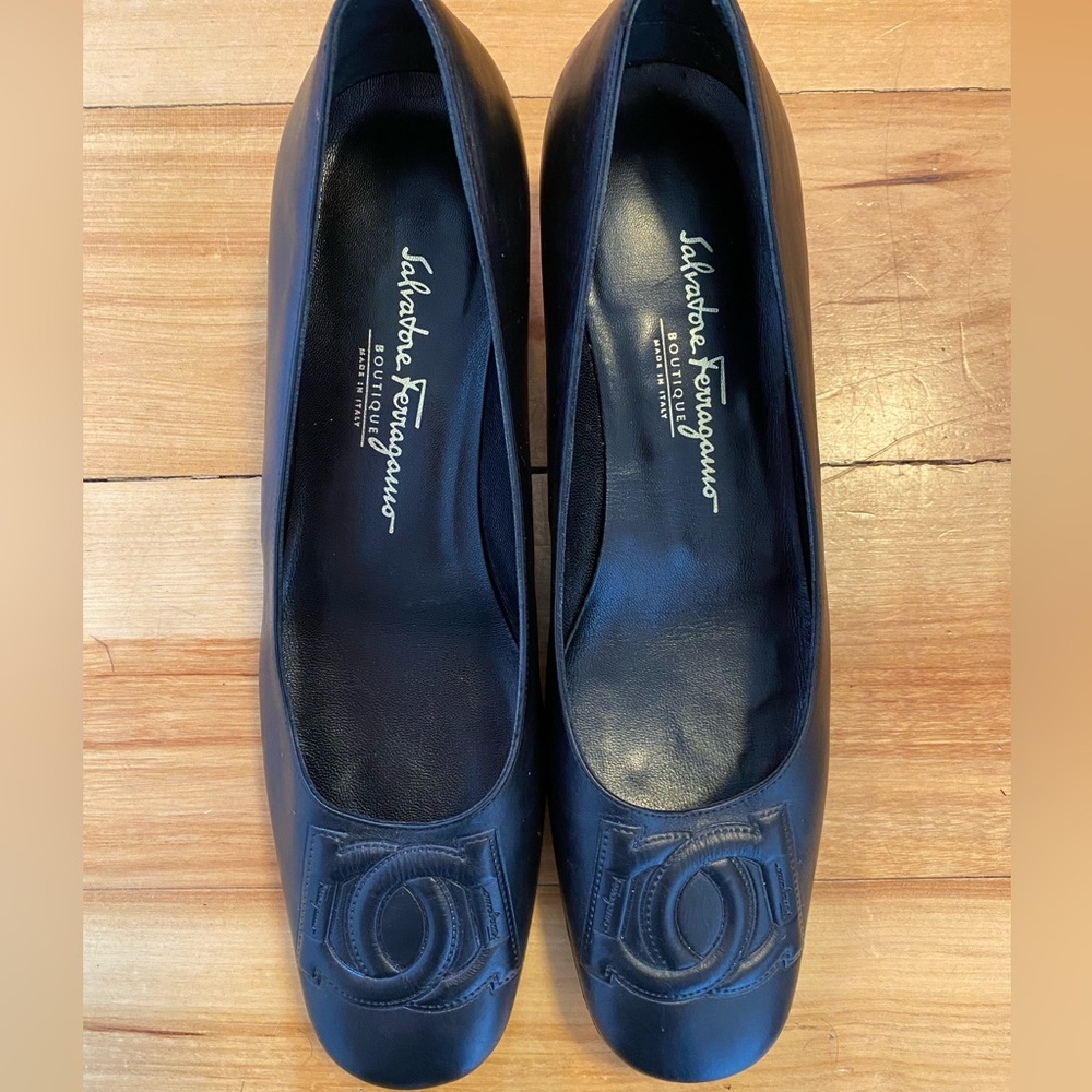 Vintage Salvatore Ferragamo horsebit square toe pumps heels size 9.5 AA
